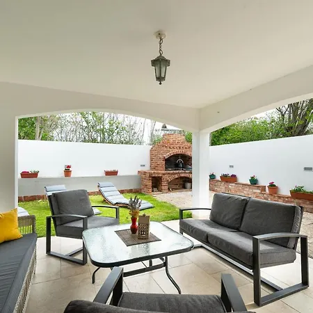 Privlaka House Holiday home *